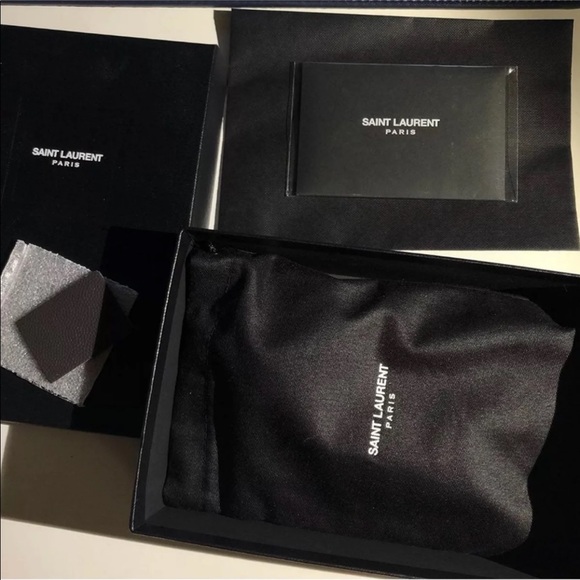 ❌❌SOLD❌❌YSL Compact Wallet - Picture 7 of 12